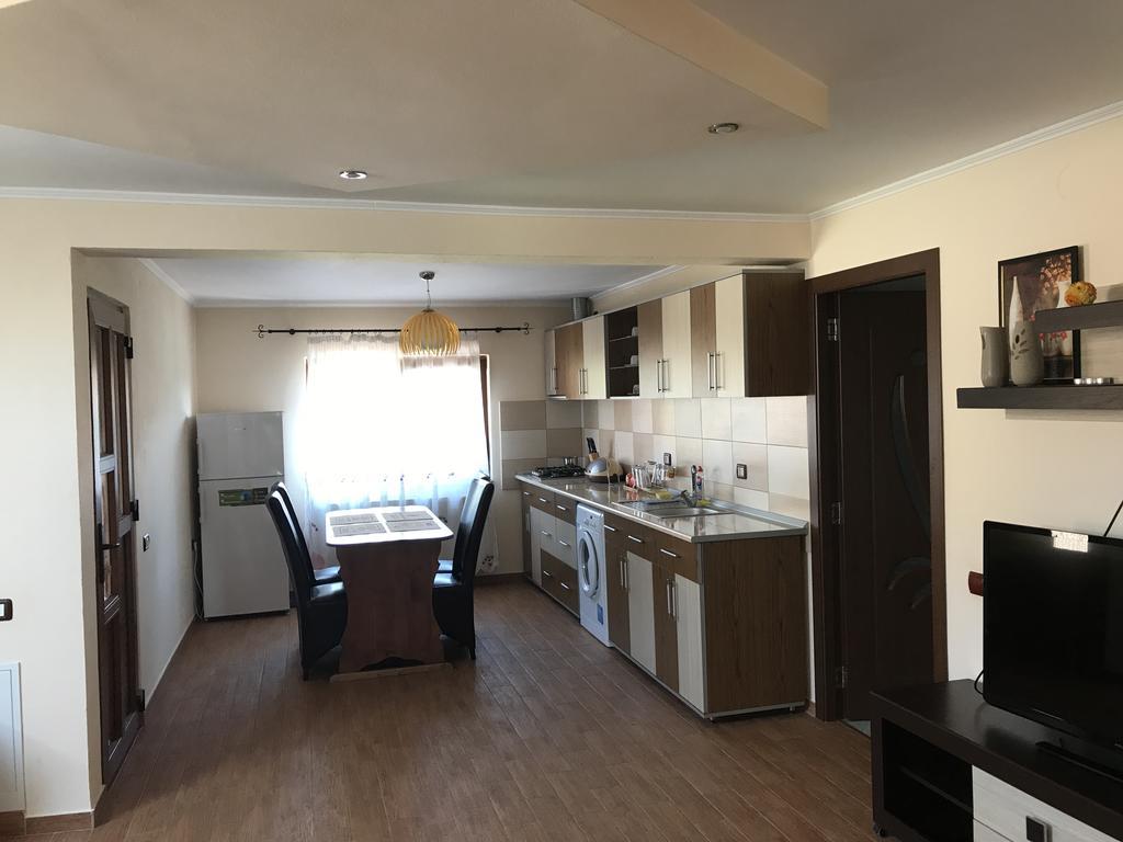 Casa Flori Hotel Călimăneşti Buitenkant foto